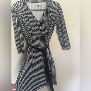 Ann Taylor LOFT Black White Geometric Tie Waist wrap Dress womens size‎ 2